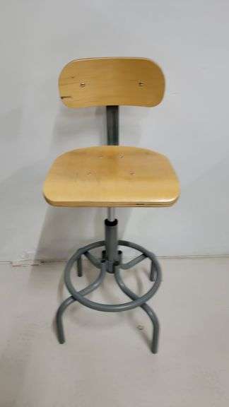 You are bidding on a Single, Swivel, Contoured Plywood, Adjustable Height Stools Chair by INTERION. 

More available in this auction.

Used and fully functional. See photos for details. 

From Company