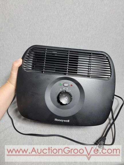 Honeywell True HEPA Tabletop Portable Air Purifier, model HPA020B. T4
