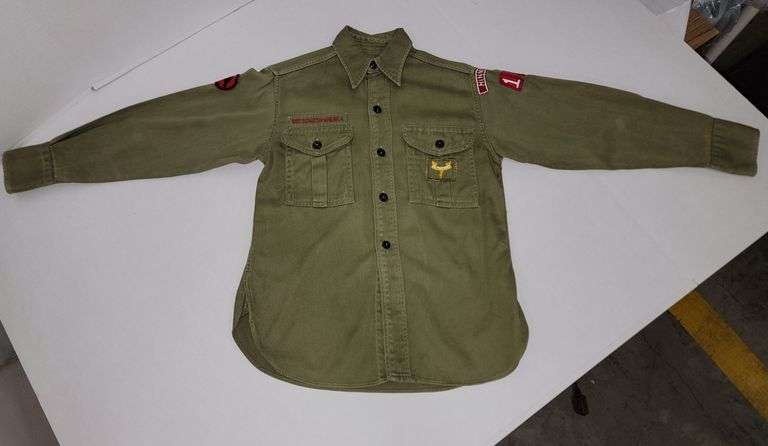 BOY SCOUTS OF AMERICA ~ OFFICIAL SHIRT~ National Counsel ~ Sanforized  with patches. MINNEAPOLIS 106 ~ BE PREPARED ~ B.S.A. ~ BOY SCOUTS OF AMERICA ~ Best guess is size Small. Good condition but zoom 