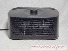Honeywell True HEPA Tabletop Portable Air Purifier, model HPA020B. T4