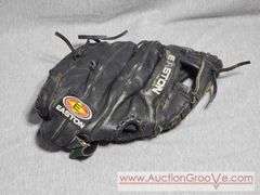 MacGregor B-26 Umpire / Catchers Mask. PLUS Easton Baseball Mit. A4