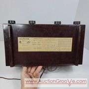 RCA Victor Radio. Model 2 -XF - 91. Only AM Radio appears to work. 13.5 x 7 x 8. A