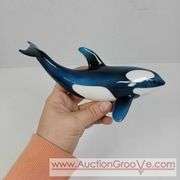 2 Ceramic Whale Figuines. 7 x 3 and 5 x 2. A