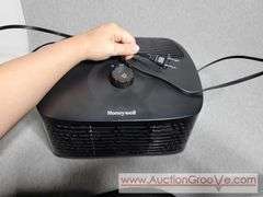 Honeywell True HEPA Tabletop Portable Air Purifier, model HPA020B. T4