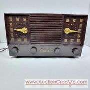 RCA Victor Radio. Model 2 -XF - 91. Only AM Radio appears to work. 13.5 x 7 x 8. A