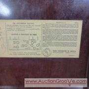 RCA Victor Radio. Model 2 -XF - 91. Only AM Radio appears to work. 13.5 x 7 x 8. A