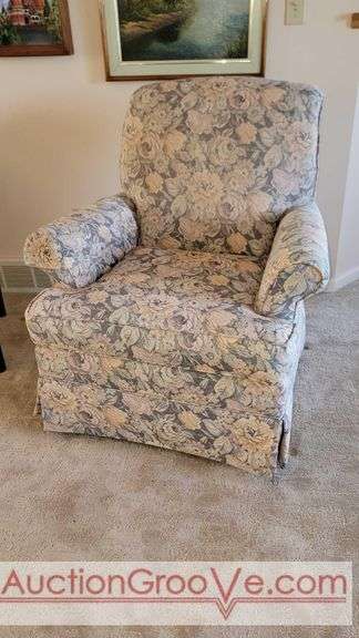 FLEXSTEEL Chair and Pillow in Good condition. No pets, no smoking household. Approximately 36 x 36 x 38" high. See photos for details. LR