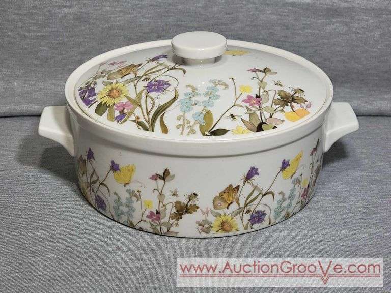 1975 Enesco Nature Garden Society Covered Baking Dish. 8.5 x 3. B