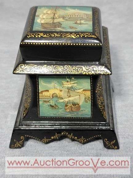 Fedoskino Russian Lacquer Box. 3 x 3 x 2.5. LR
