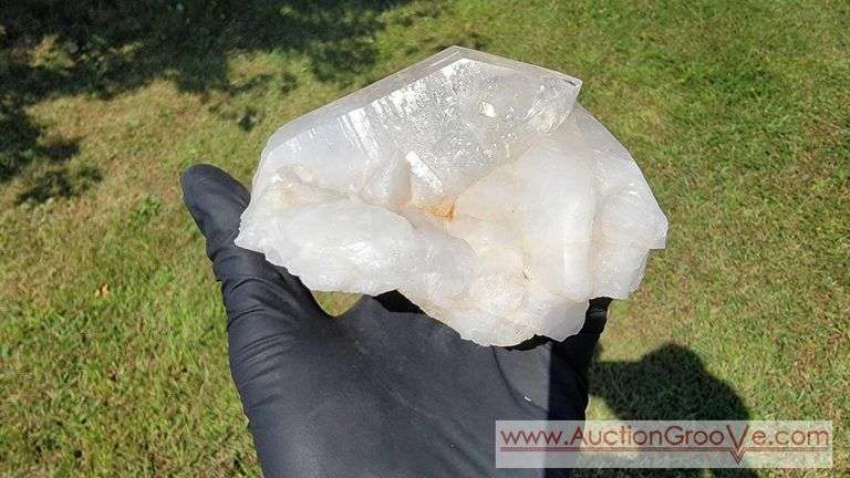 Beautiful- RAW QUARTZ CLUSTER. 2lbs 4oz. GEM & MINERAL RELATED throughout. Most at lots 600 & up. ROCKS. WEIGHTS SHOWN INCLUDE CONTAINER AND MEASURED WITH A NON-CERTIFIED SCALE. GC3