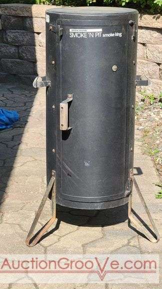 BRINKMAN - SMOKE' N PIT Smoke King. As shown. Bring help to load. BY