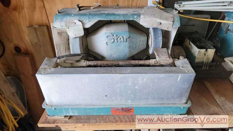 BEACON STAR 8" Ad A Unit 2 Wheel Grinder with water feed. See photos for details. Runs but Cord needs to be replaced. MORE GEM & MINERAL EQUIPMENT THIS AUCTION. GN