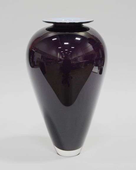 SIGNED ART GLASS VASE