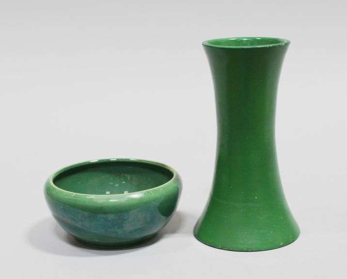 GREEN MEDALTA VASE AND BOWL (2)