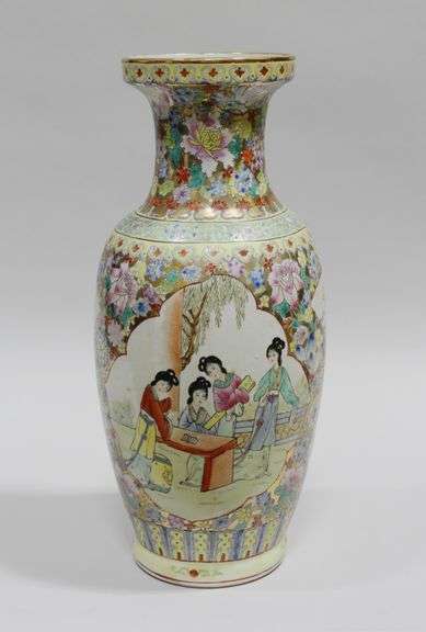 CHINESE PORCELAIN VASE