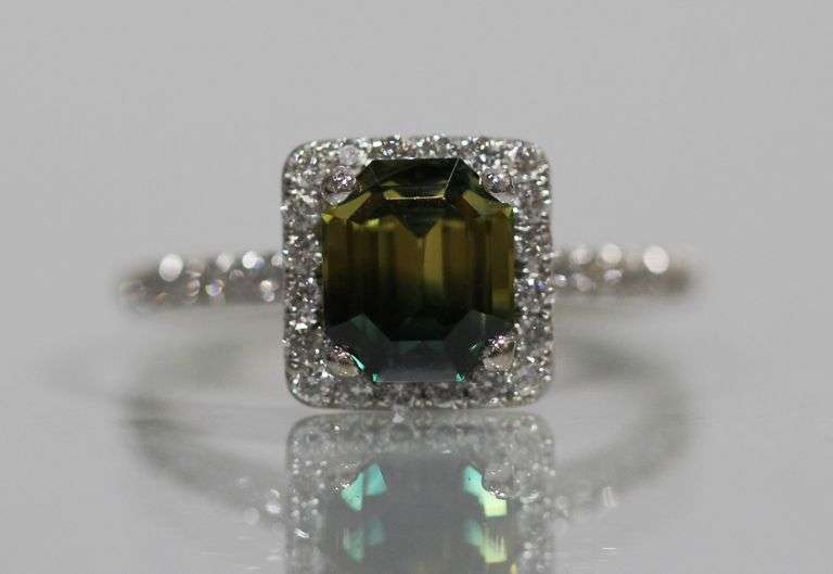 14kt WHITE GOLD / SAPPHIRE & DIAMOND RING