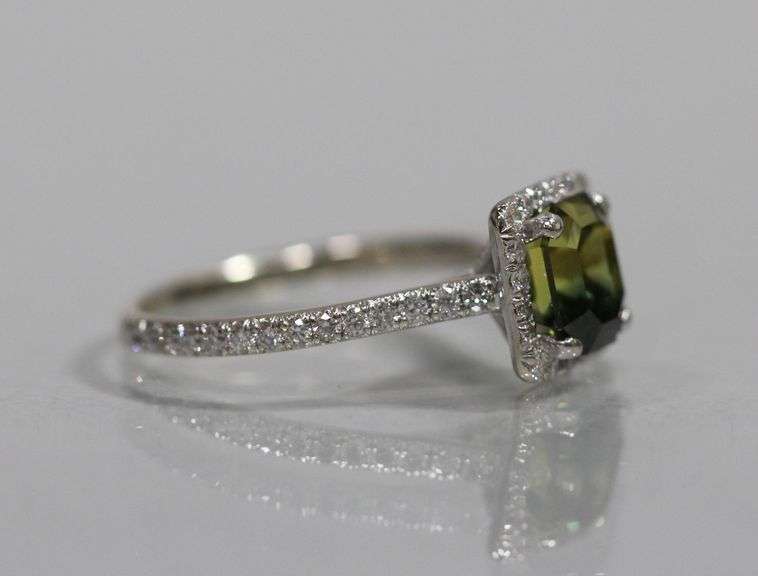 14kt WHITE GOLD / SAPPHIRE & DIAMOND RING
