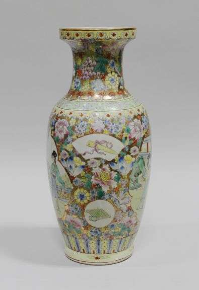 CHINESE PORCELAIN VASE