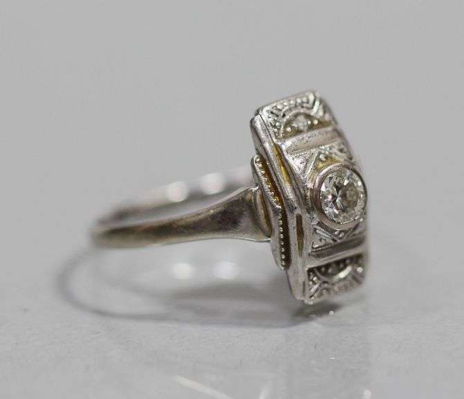 18kt WHITE GOLD / ART DECO DIAMOND RING