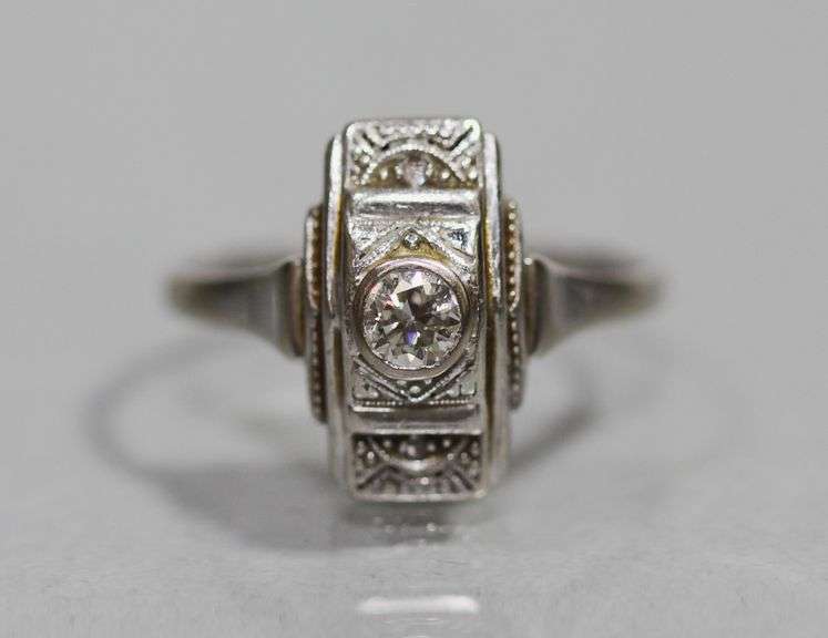 18kt WHITE GOLD / ART DECO DIAMOND RING