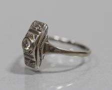 18kt WHITE GOLD / ART DECO DIAMOND RING