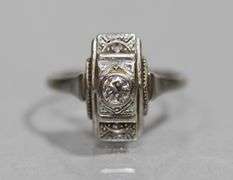18kt WHITE GOLD / ART DECO DIAMOND RING