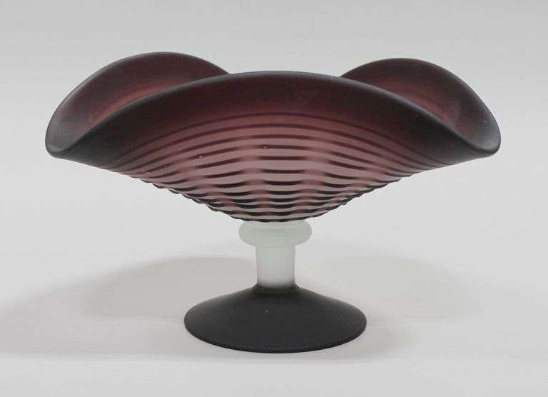 ART GLASS PEDESTAL BOWL