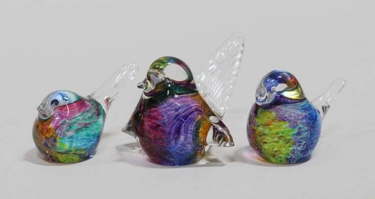 OLA HOGLAND GLASS BIRD FIGURE TRIO