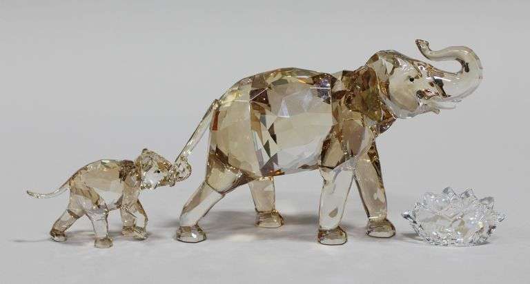 SWAROVSKI CRYSTAL CINTA ELEPHANT AND BABY