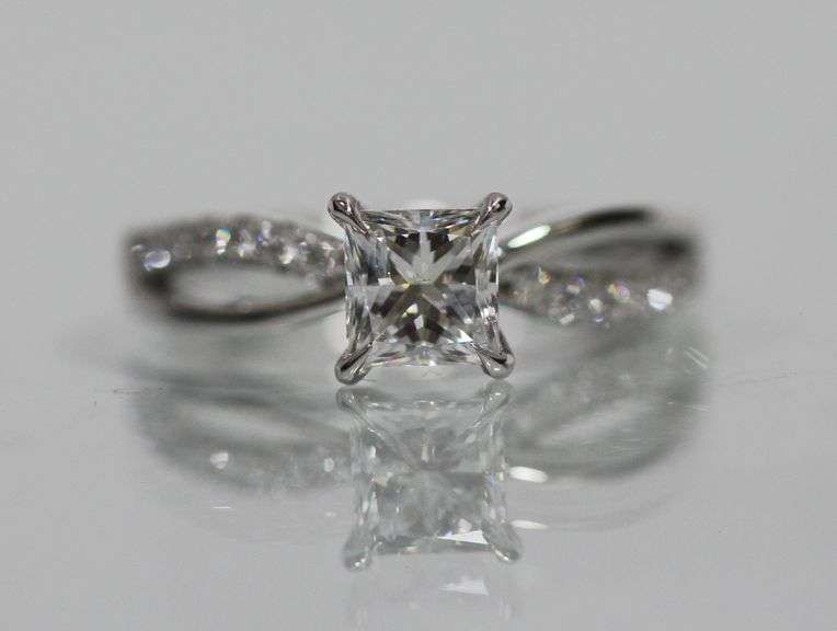 PLATINUM DIAMOND RING