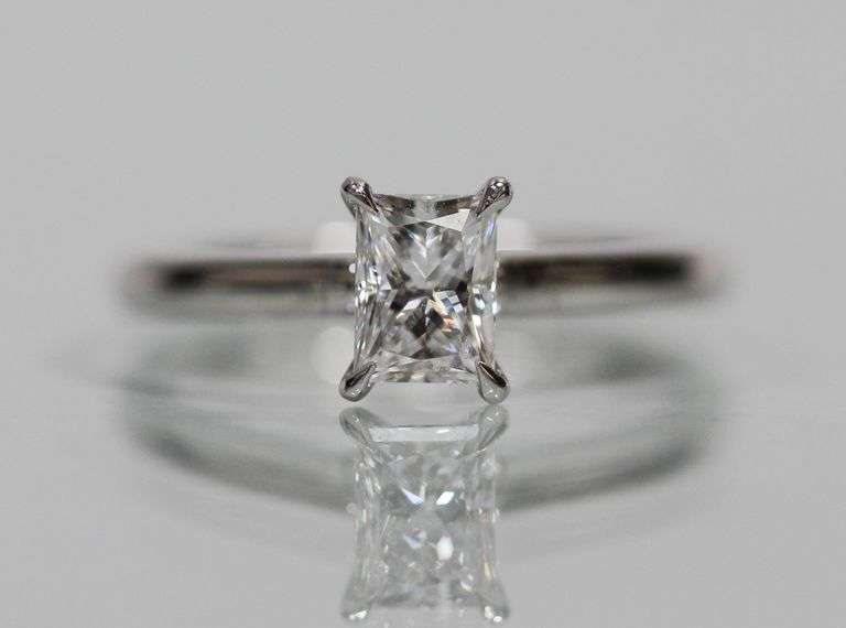 PLATINUM DIAMOND SOLITAIRE RING