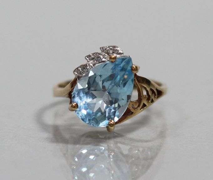10kt YELLOW GOLD / TOPAZ & DIAMOND RING