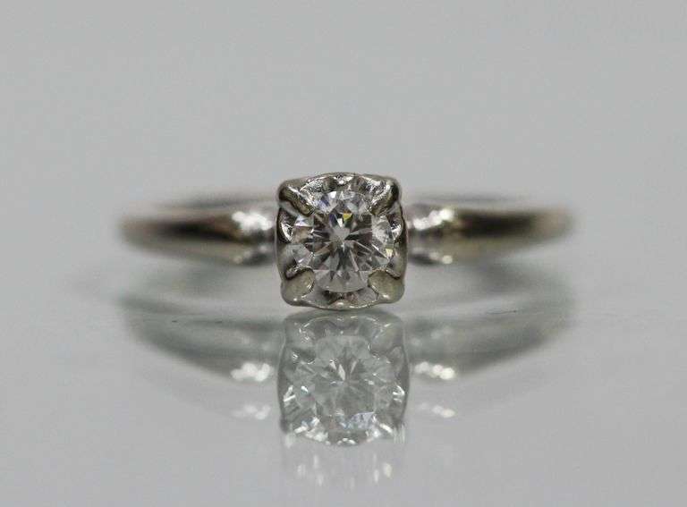 14kt WHITE GOLD / DIAMOND RING