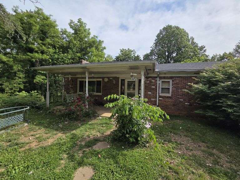 4 BR Home on 4.4 Acres | ONLINE 06/11 thru 06/18