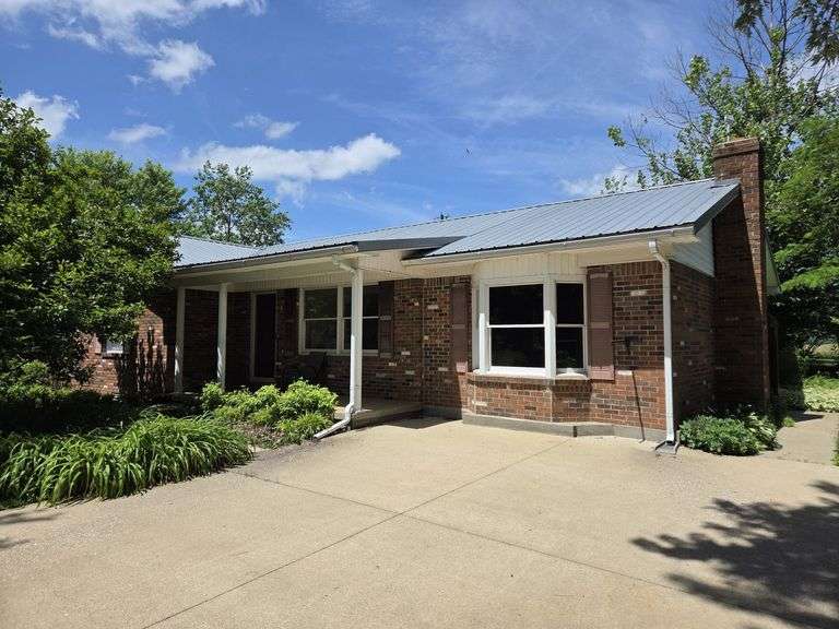 4 BR Brick Home on 11 Acres with 4 Bay Garage/Shop & Barn | 307 Howevalley Rd, Cecilia