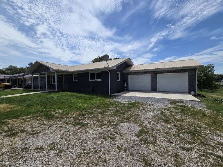 4 BR 2 BA Brick Ranch w/Bsmt & 2 Car Garage | 1749 Old Elizabethtown Rd, Hodgenville