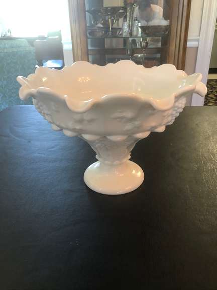 Bowl/Stand Milk Glass