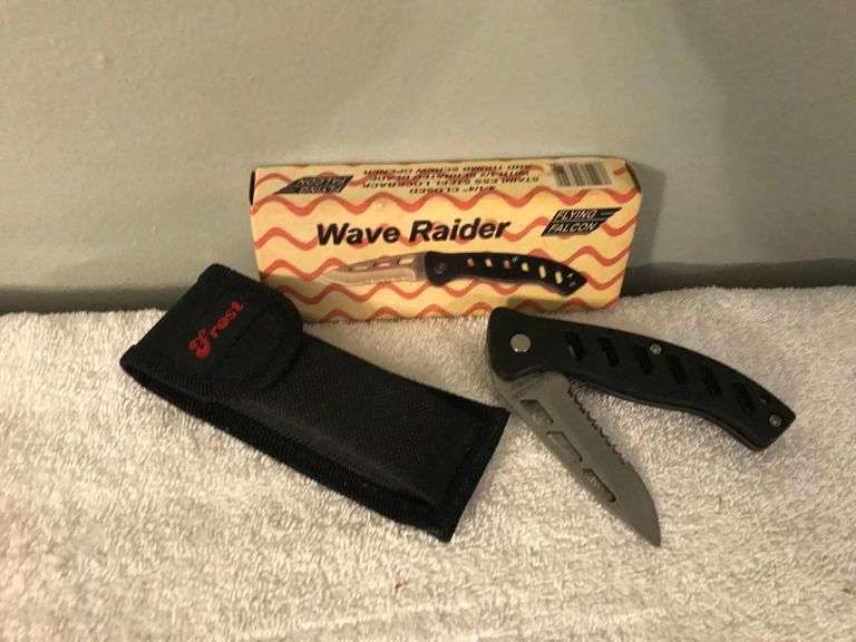 Wave Raider Knife in black case & box