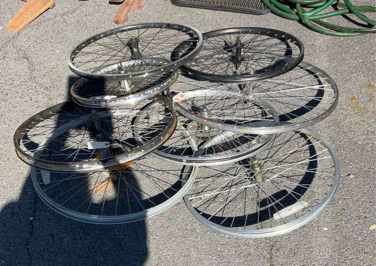 Eight bicycle tire frames Hash Auctions