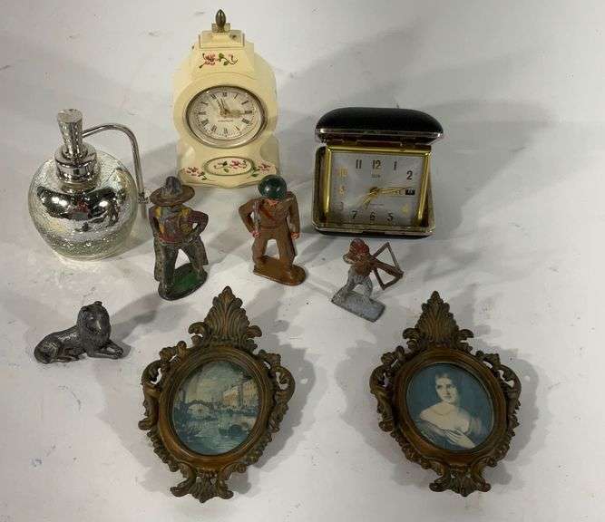 Miscellaneous group, includes westclox, Elgin clock and calendar, two ...