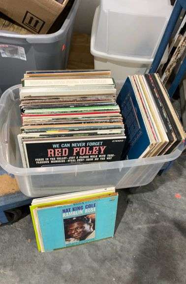Large tote full of 33 rpm records. Various genres - Hash Auctions