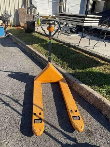Cooper pallet jack, TM 55, tested and working raises and lowers as should