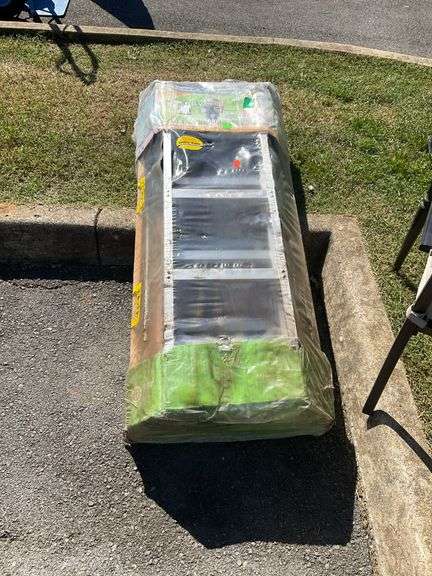 Werner attic ladder, 375lb weight capacity, 8-10’, still in package