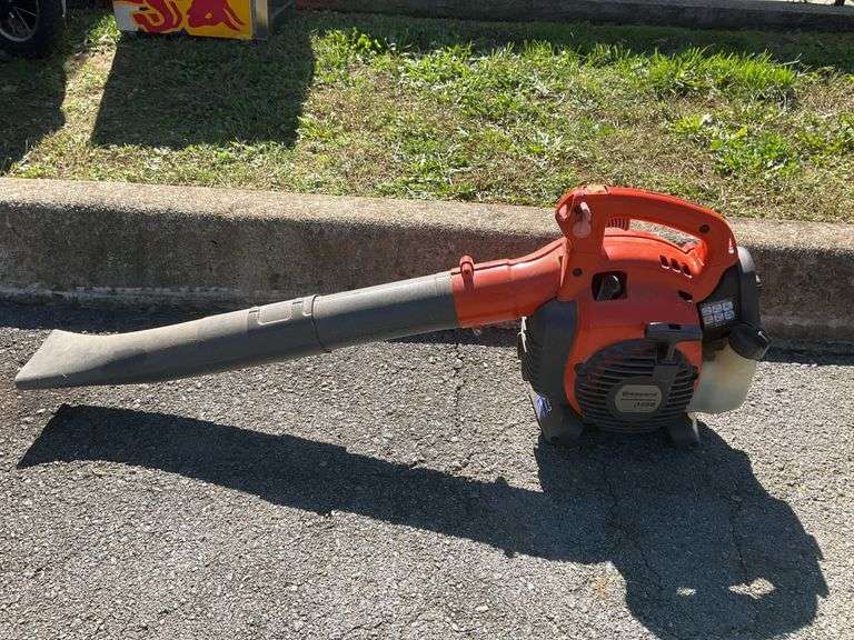 Husqvarna leaf blower, 125B, tested and working