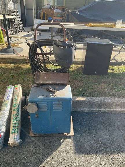 GE arc electric welder, with mask, and rods, item non tested by hash auctions