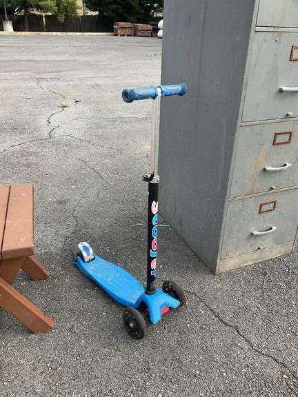 Scooter, rubber grip handles, with back brake