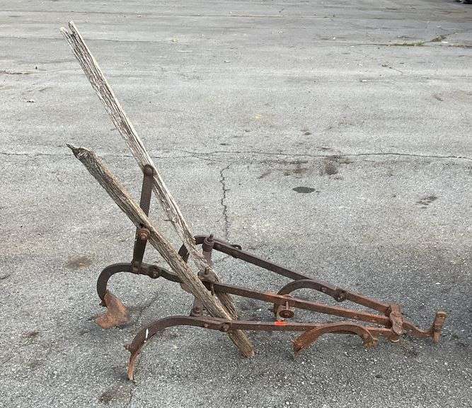 cultivator, two wooden handles, for decorative or restorative purposes