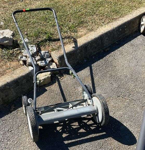 Reel lawnmower, 15”cutting width, blades spin and cut