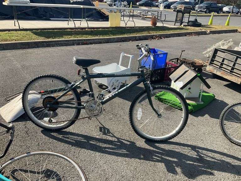 Cannondale bike, thumb push gear shift, brakes need work and tires need to be replace, sells for parts or repairs