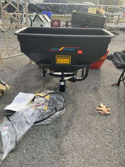Cycle country seeder/spreader or for salt, model # 50-0040, like new condition, non tested by Hash Auctions